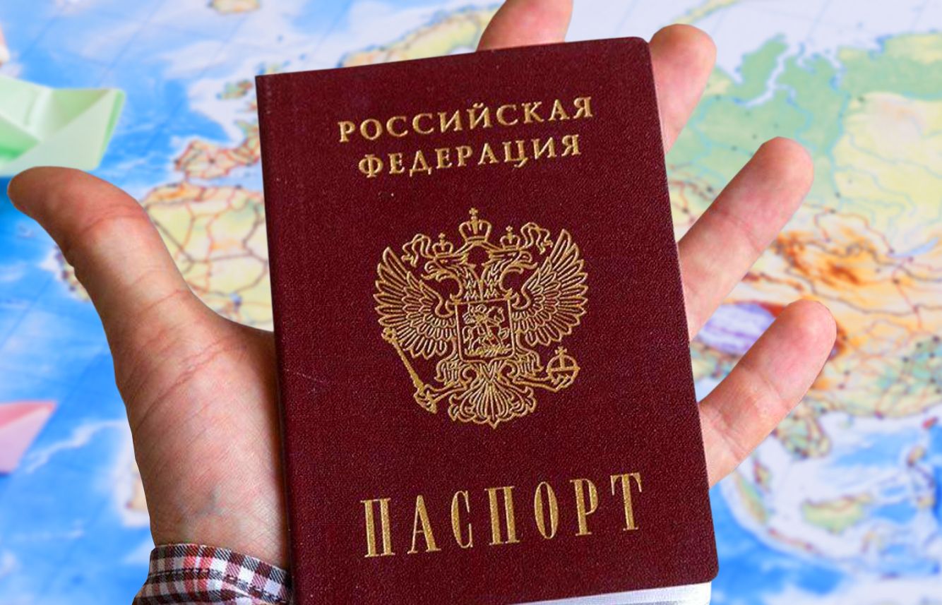 After a number of changes in the migration legislation of Russia, new categories of people have the right to obtain Russian citizenship under the simplified procedure. These include students of the universities of the Russian Federation. In August 2022, the Government of the Russian Federation issued a decree that simplifies the procedure of obtaining citizenship for foreign students of the Russian universities. It is important to note that when obtaining Russian citizenship, it is no longer necessary to renounce your first citizenship.