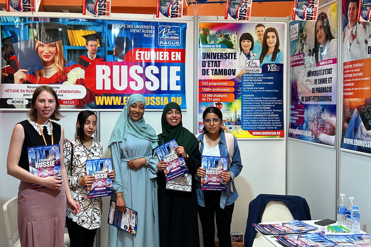 RACUS organization expresses its deep gratitude to the Russian Embassy in Morocco, the organizers of the exhibition, the Parents' Association, journalists and radio for the warm welcome, interviews and hospitable meetings.