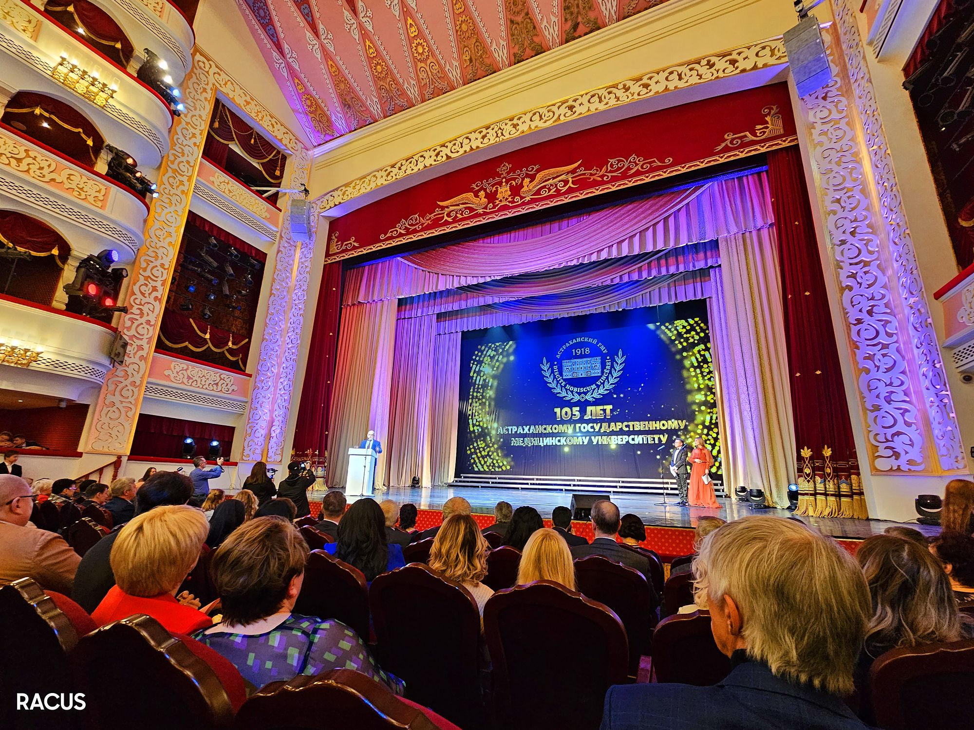 Le Directeur général du groupe des universités d’État russes RACUS, Avbakar Nutsalov, a participé le 7 novembre 2023 à la magnifique célébration du 105e anniversaire l’une des meilleures universités médicales en Russie – l’Université médicale d’État d’Astrakhan. La célébration a eu lieu dans le luxueux théâtre national d’opéra et de ballet d’Astrakhan.