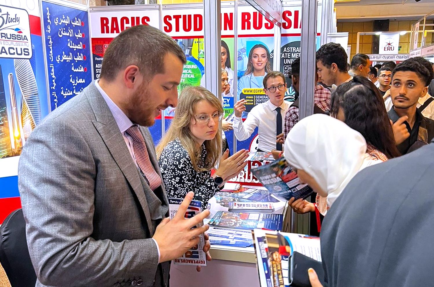 All the candidates were also invited to visit the organisation's office in Egypt for a more detailed consultation. A fascinating presentation in Arabic with videos about studies in Russia was also given at the exhibition. All the RACUS stalls visitors received booklets with the key information about studies, as well as stylish souvenirs developed by the organisation's designers specifically for the Egyptian audience.
