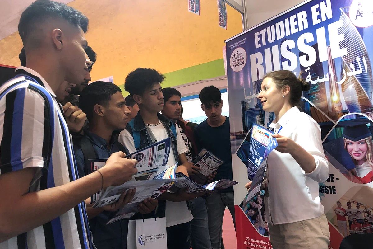 All participants received bright stylish brochures with important information about studying at the universities of RACUS group. Many of the visitors already filled in the application forms during the exhibitions in order to book their sits in the most popular Russian universities!