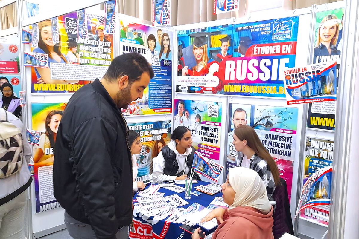 The visitors of the exhibitions in Marrakech and Tétouan learned that it is possible to study in Russia in French, Russian and English, and that there are 1,200 programs to choose from. They also received a clear plan and recommendations on how to prepare for 100% admission. The visitors were happy to take bright colorful brochures with key information with them. Once back home and in a relaxed atmosphere, it is important to recall the variety of programs and choose the best of the available options together with your family.