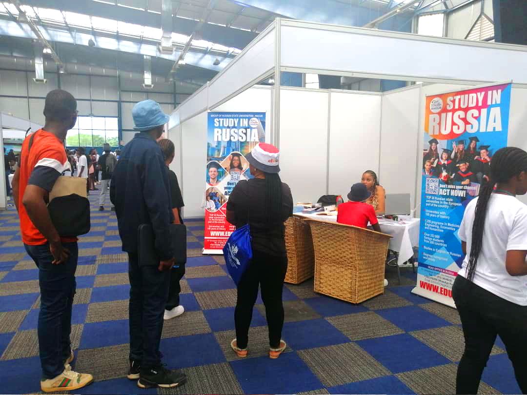The following study programs were particularly popular among Botswana youth at the exhibition: General Medicine, Computer Science, Architecture, Civil Engineering and Electrical Engineering.