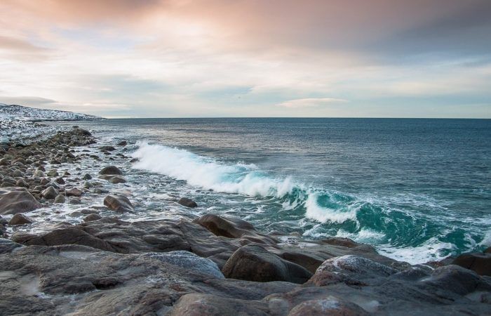 La naturaleza de Rusia es excepcional: ríos, lagos, estepas, bosques, cascadas, volcanes. En Rusia se encuentra Elbrús, el monto más alto en Europa, Baikal, el lago más profundo del mundo, y Mar Caspio, el lago más grande del mundo.