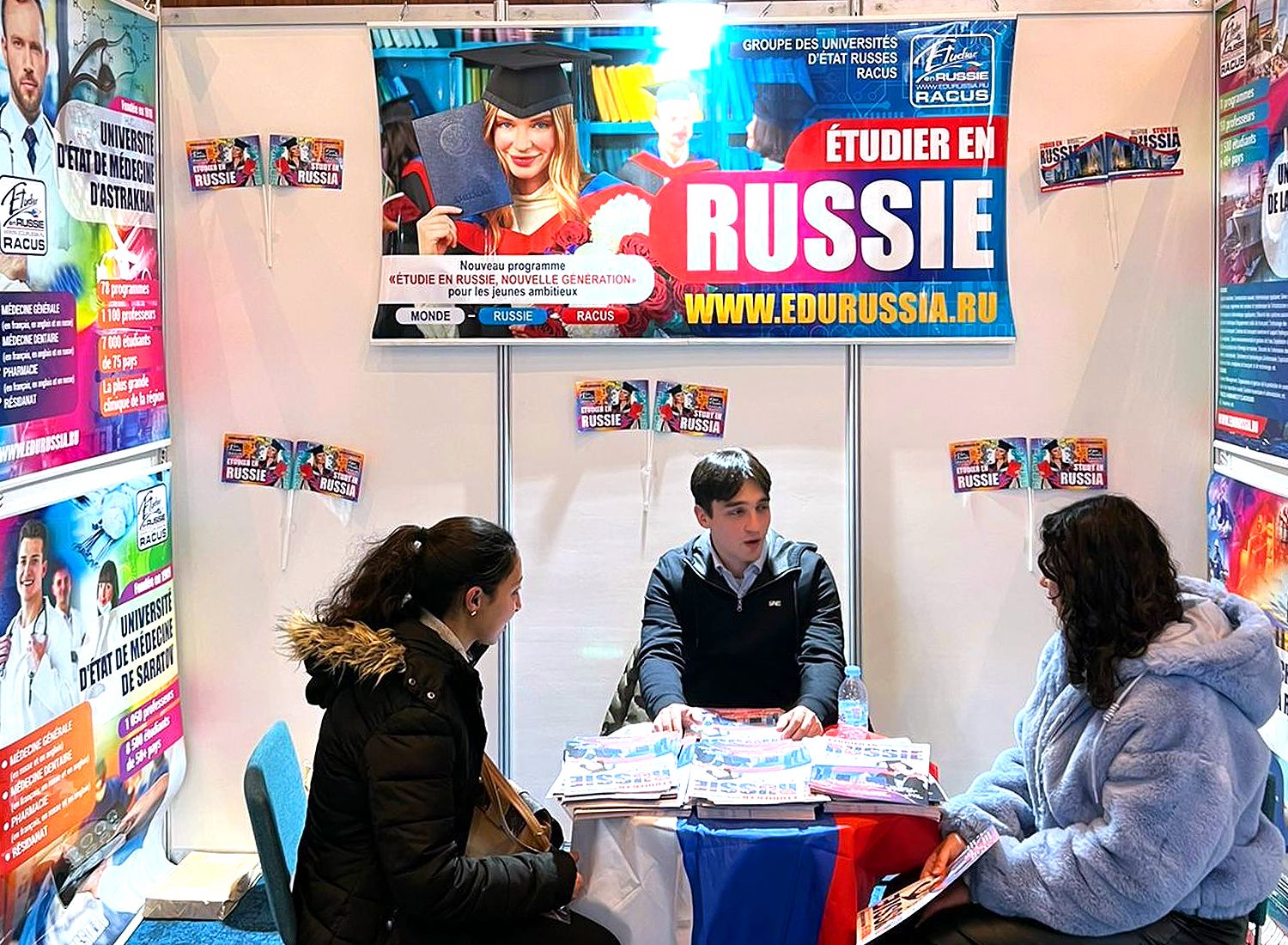 L’INSCRIPTION EST OUVERTE ! Laisse ta demande d’inscription sur le site WWW.EDURUSSIA.RU. Regarde nos courtes vidéos sur YouTube (RACUS RUSSIA) et assure-toi à quel point étudier en Russie est une bonne chose !