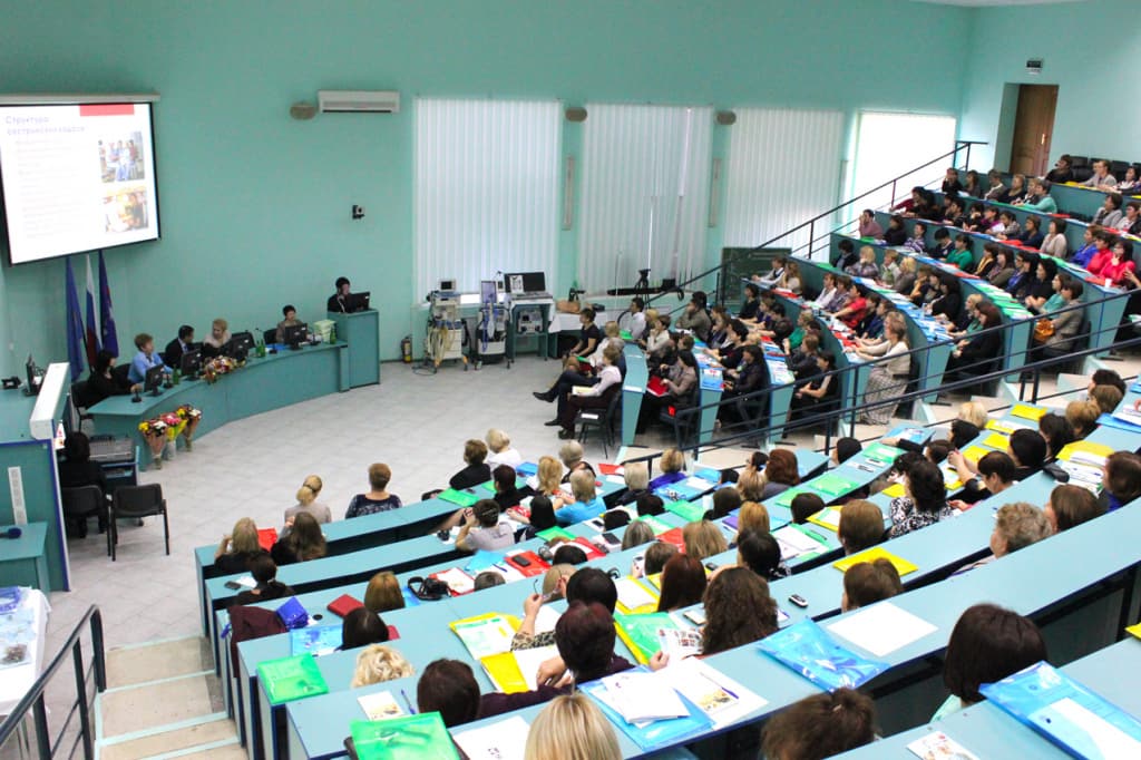 في عام 2021 ، اتجهت جامعة ساراتوف الحكومية للطب رازوموفسكي نحو نموذج جامعة من الجيل الثالث - رائدة في التقنيات التعليمية والبحث العلمي والشراكة الاستراتيجية عبر الصناعات والتعاون الدولي.