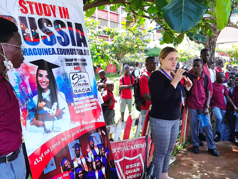 Les premiers séminaires de formation ont eu lieu en République de Sierra Leone. Un diplômé réussi des universités d'État russes est une pépite rare au pays des diamants et de l'or !